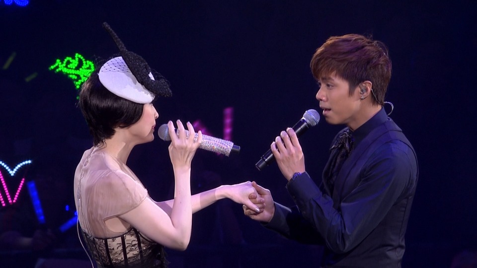 周慧敏– Deep V 25周年演唱会25th Anniversary Concert (2011) 1080P蓝光原盘[BDMV 45.2G] –  哆咪影音