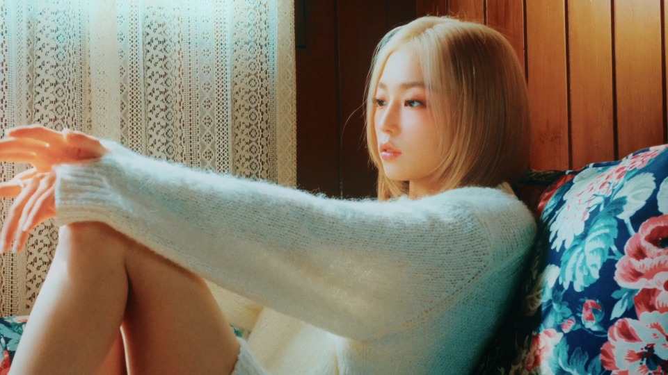 YEEUN 艺恩 (CLC) – Strange Way To Love (Bugs!) (官方MV) [1080P 439M]